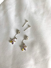 Load image into Gallery viewer, Dancing Petal Earrings
