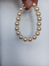 Load image into Gallery viewer, Chunky Ivory Pearl Bracelet
