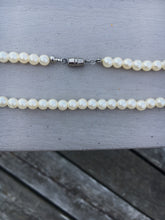 Load image into Gallery viewer, Locks of Pearl Necklace
